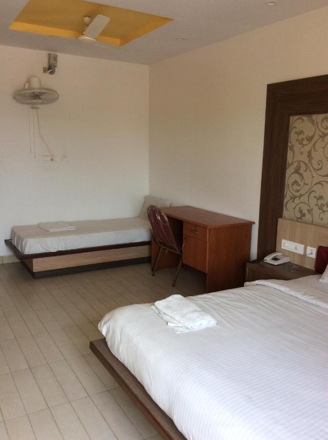 Hotel Sri Vaari Residency โฮซูร์ ภายนอก รูปภาพ